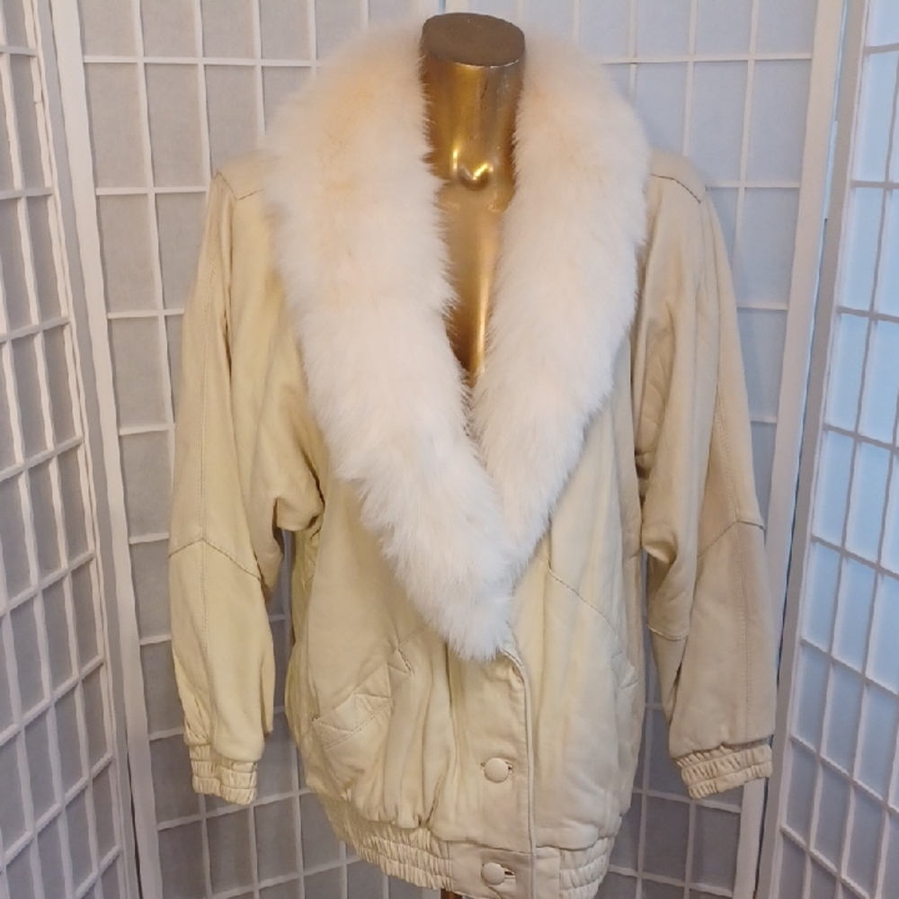 Vintage AVANTI leather Jacket With Real White  Fox Collar